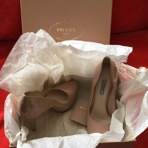 PRADA- VERNICE BASIC 5” HEEL SIZE 10